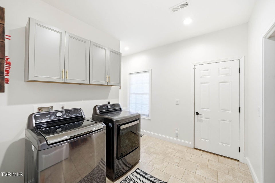 Photo #28: 241 Laurel Canyon