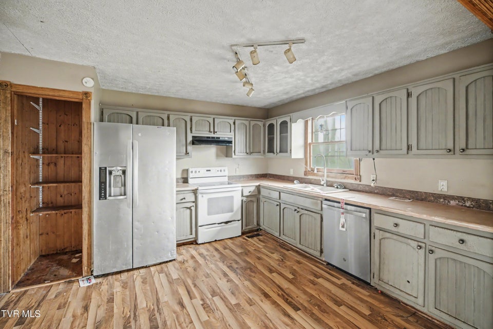 Photo #10: 112 Heritage 