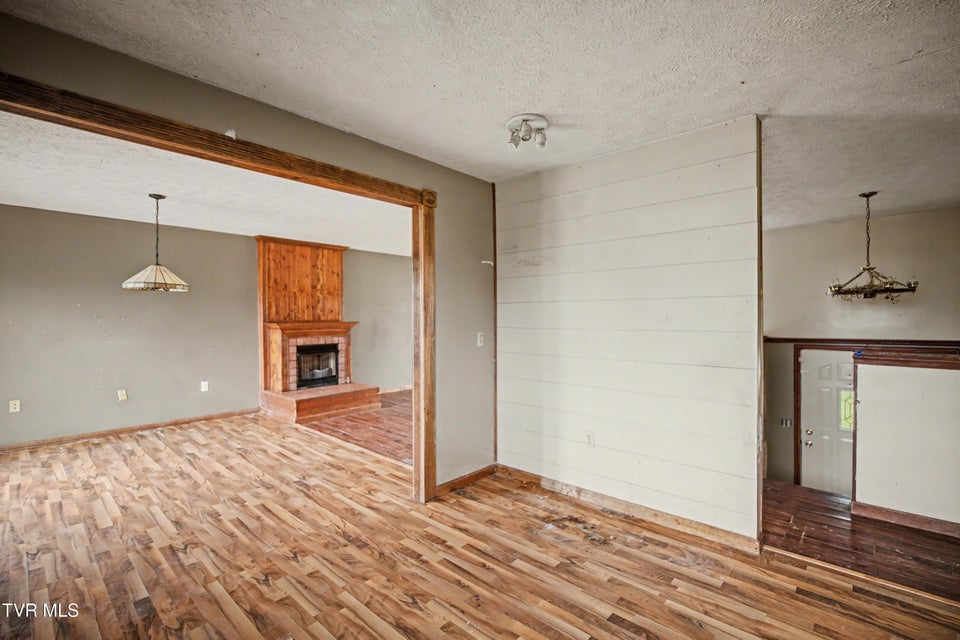 Photo #11: 112 Heritage 