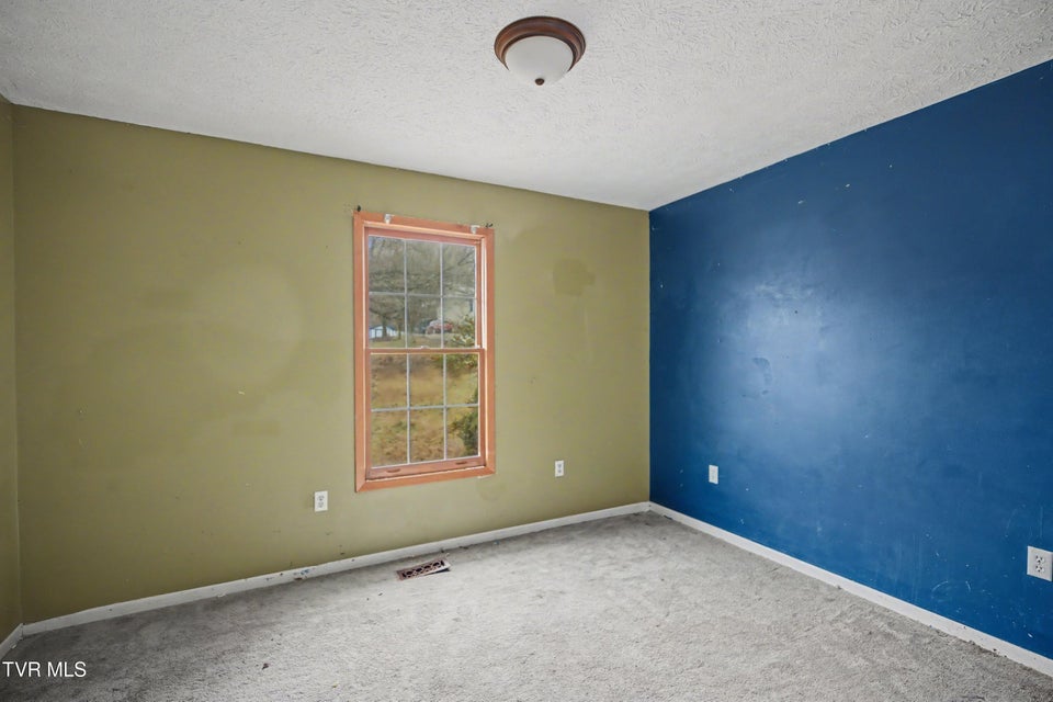 Photo #16: 112 Heritage 