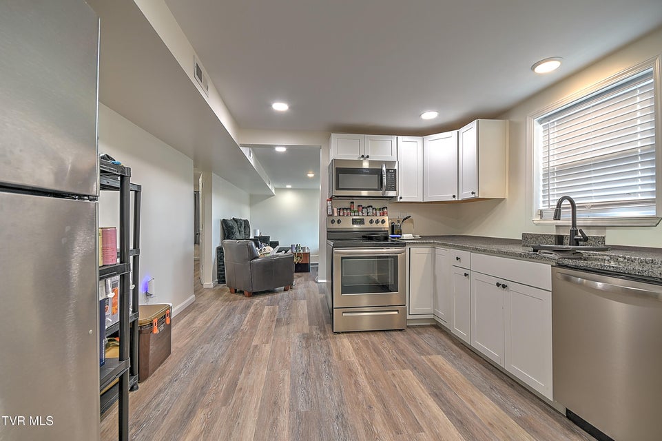 Photo #24: 127 Patrick Lane