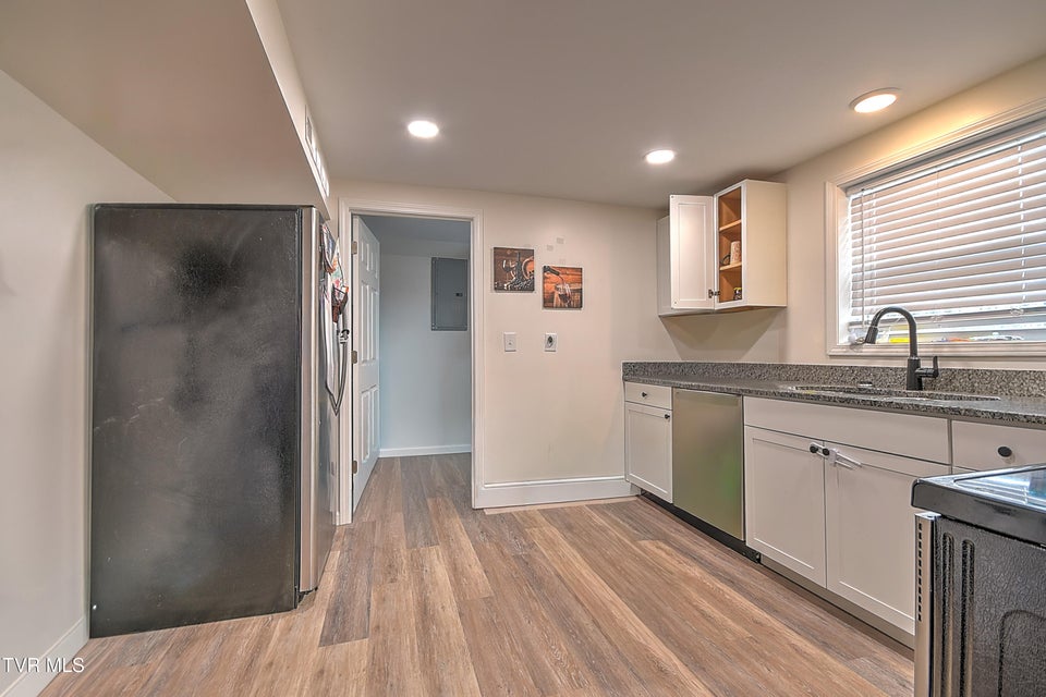 Photo #9: 127 Patrick Lane