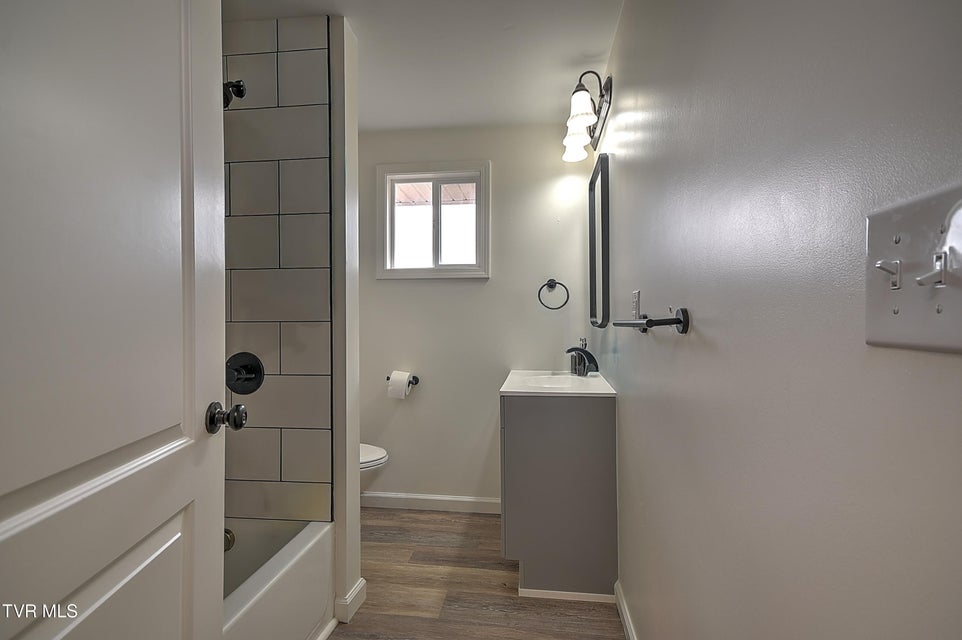 Photo #43: 127 Patrick Lane