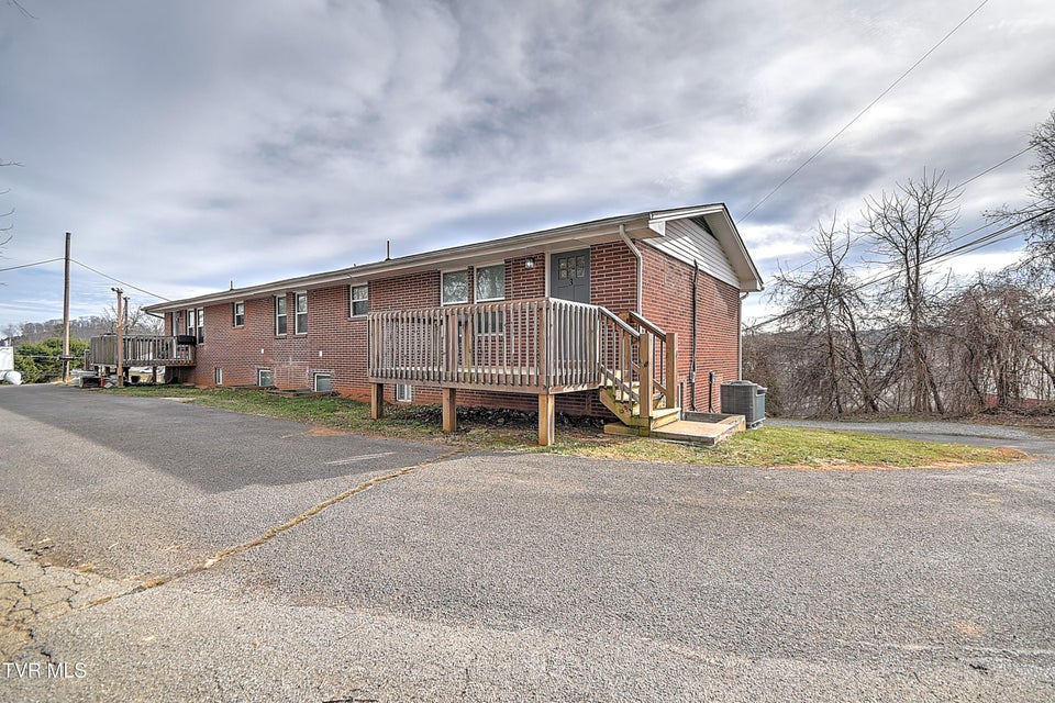 Photo #31: 127 Patrick Lane