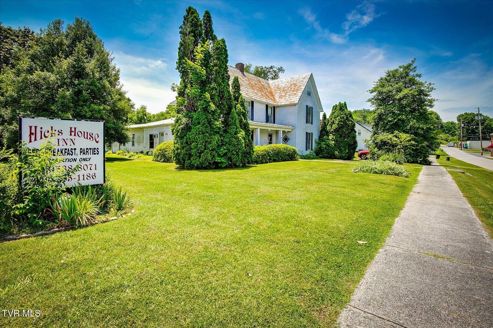 Photo #4: 454 Cedar Street