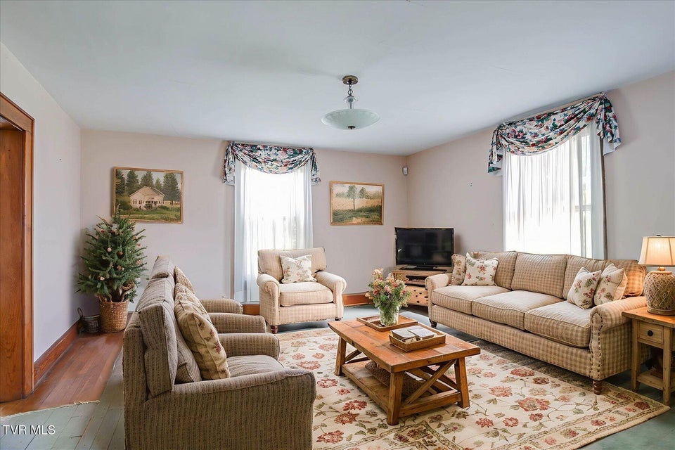 Photo #7: 454 Cedar Street