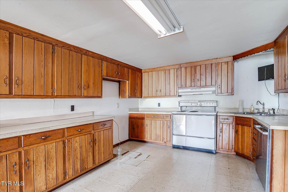 Photo #15: 454 Cedar Street