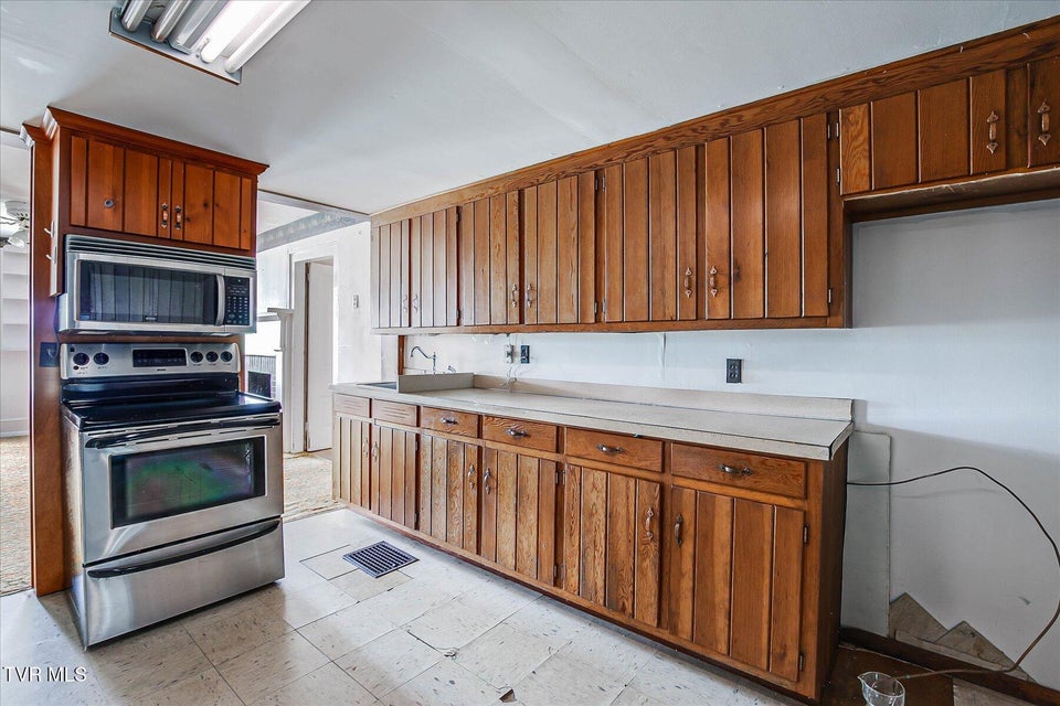 Photo #16: 454 Cedar Street