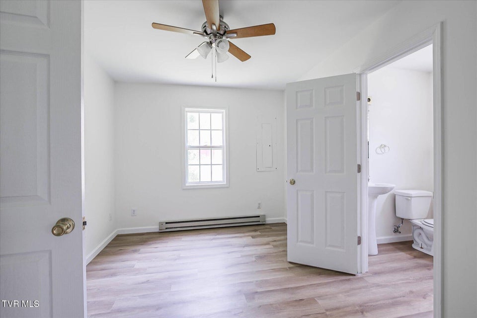 Photo #18: 454 Cedar Street