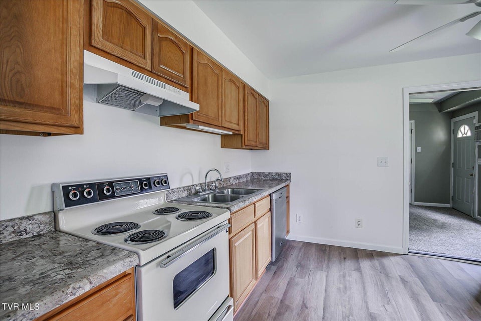 Photo #20: 454 Cedar Street