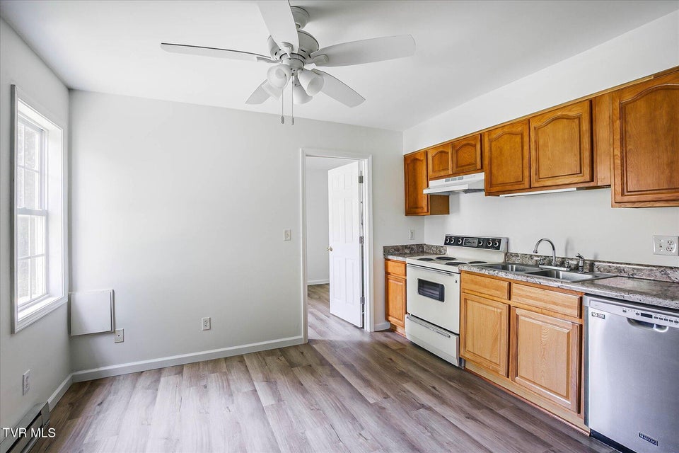 Photo #21: 454 Cedar Street