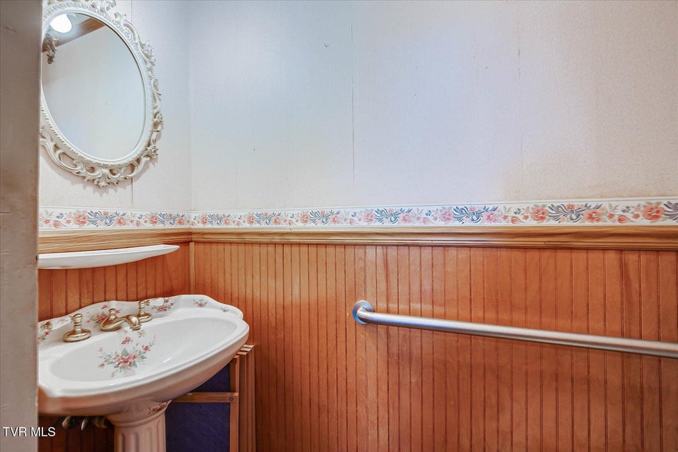 Photo #24: 454 Cedar Street