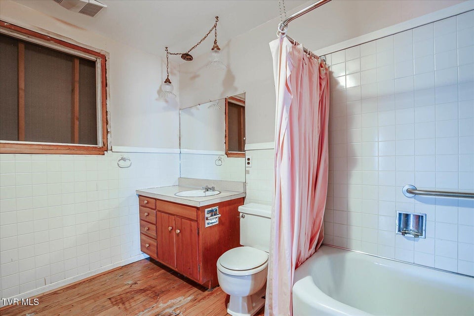 Photo #25: 454 Cedar Street