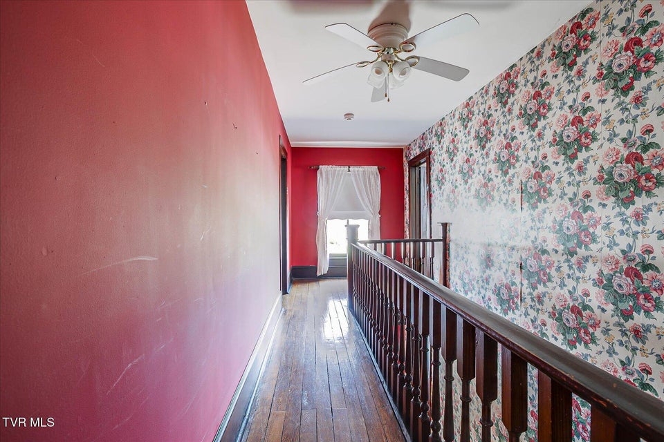 Photo #29: 454 Cedar Street