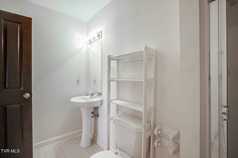 Photo #32: 454 Cedar Street