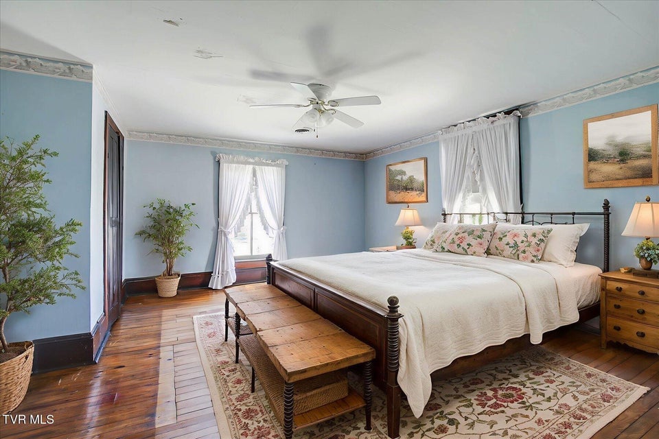 Photo #34: 454 Cedar Street