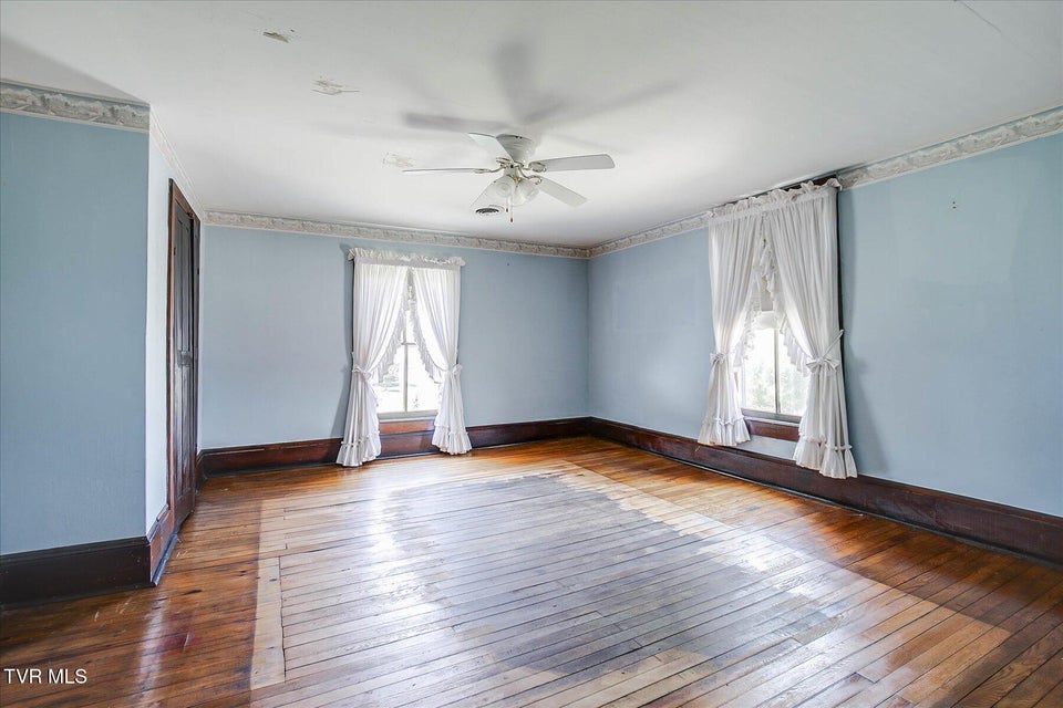 Photo #35: 454 Cedar Street