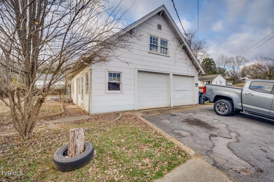 Photo #29: 2704 Fort Henry Drive