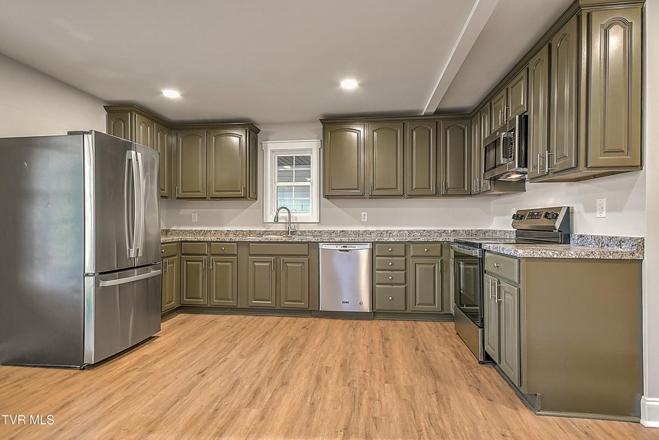 Photo #8: 104 Powell Street