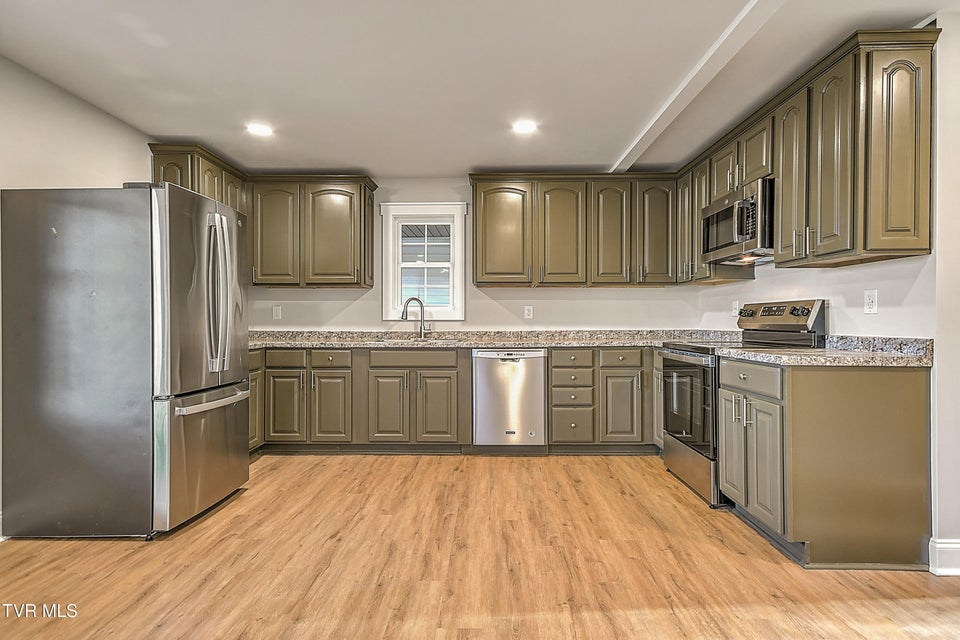 Photo #9: 104 Powell Street