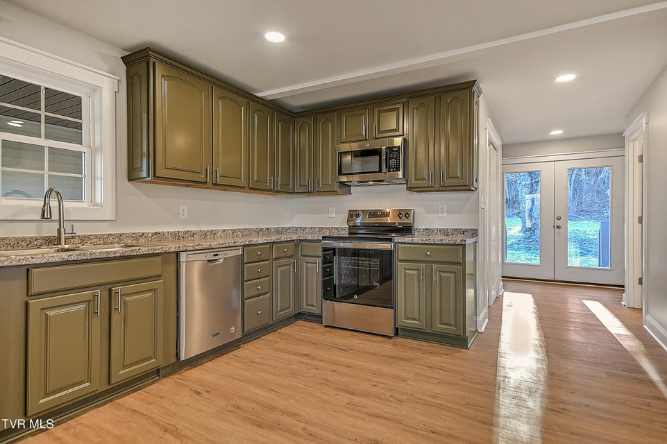 Photo #10: 104 Powell Street