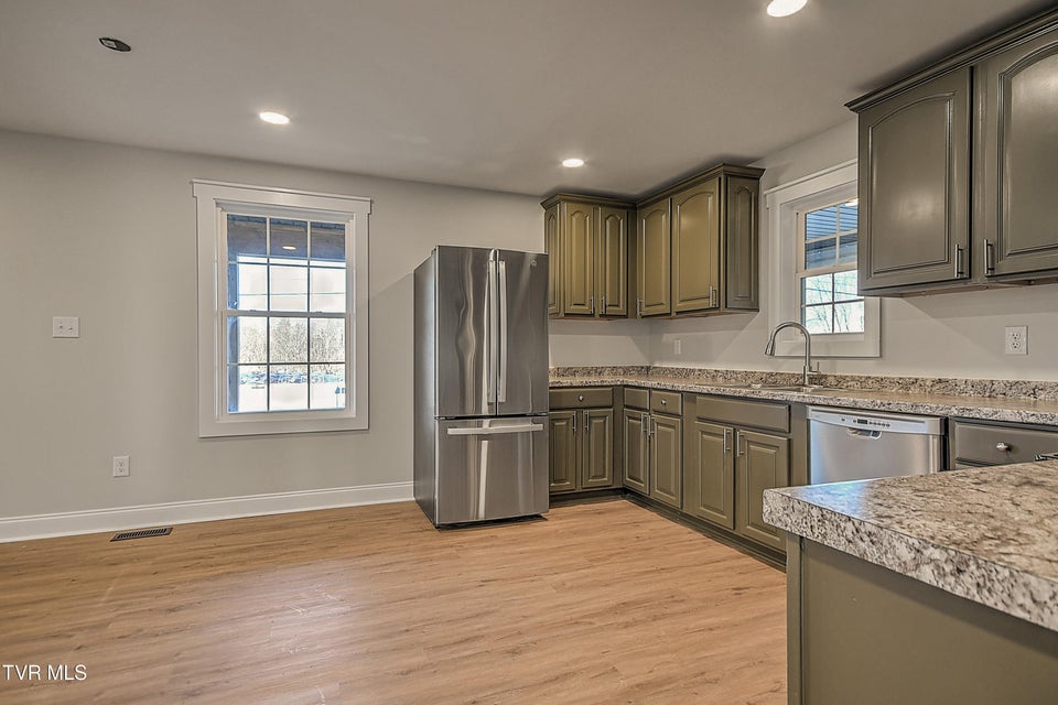 Photo #11: 104 Powell Street