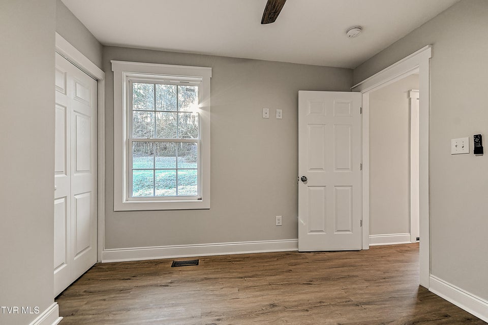 Photo #17: 104 Powell Street