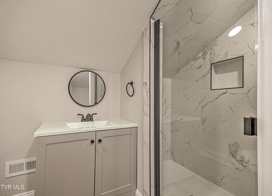 Photo #26: 104 Powell Street