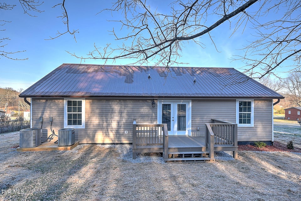 Photo #33: 104 Powell Street