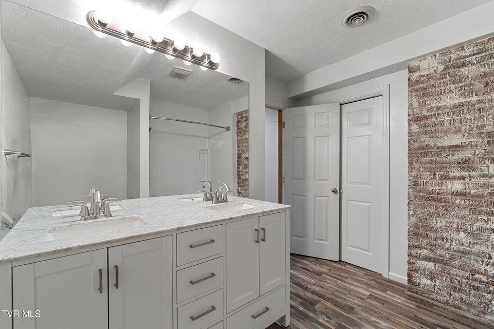 Photo #55: 534 White Oak Circle