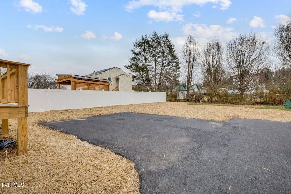 Photo #25: 212 H Street