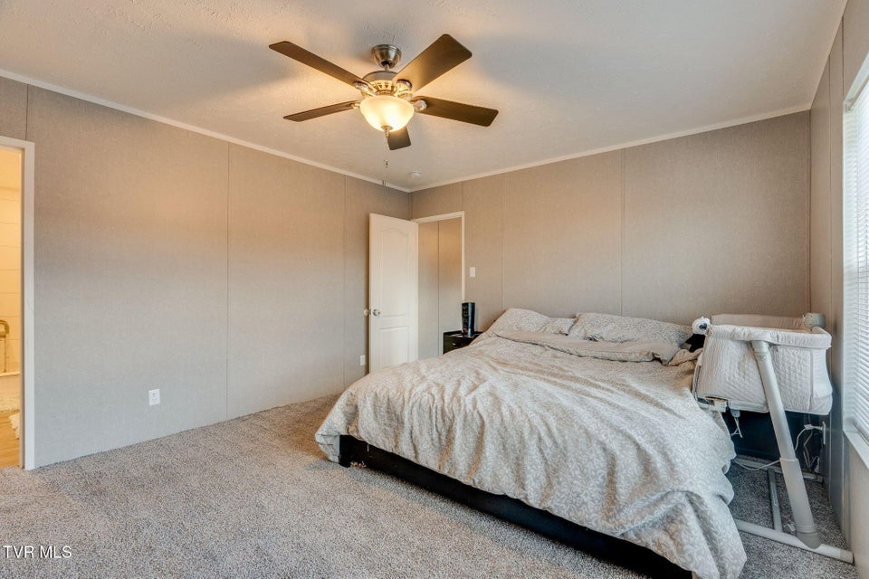 Photo #18: 593 Summerville Road