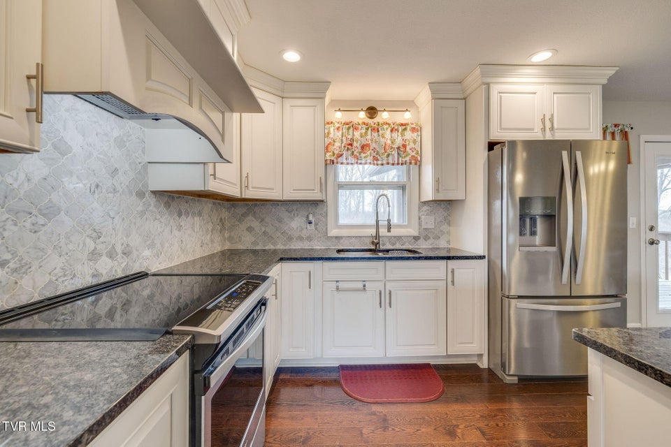 Photo #9: 3114 Summit Avenue