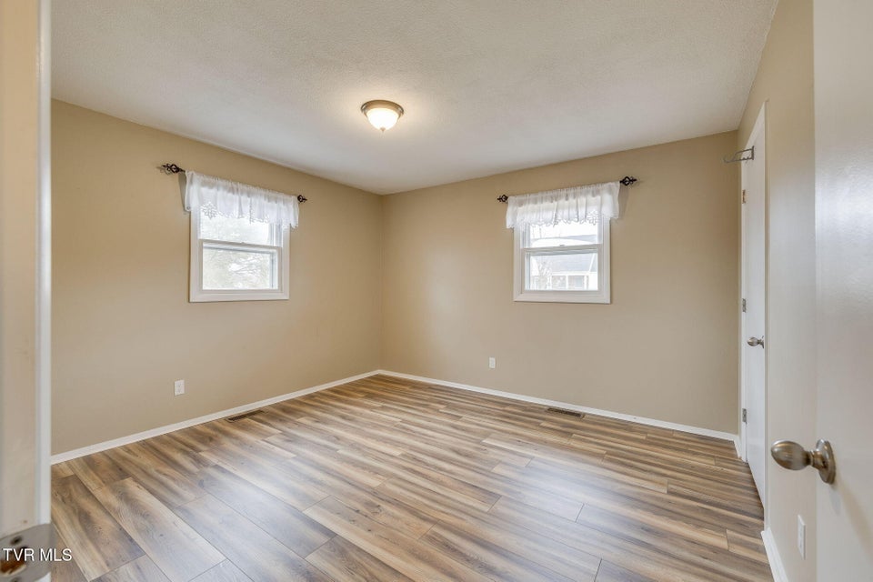 Photo #16: 3114 Summit Avenue