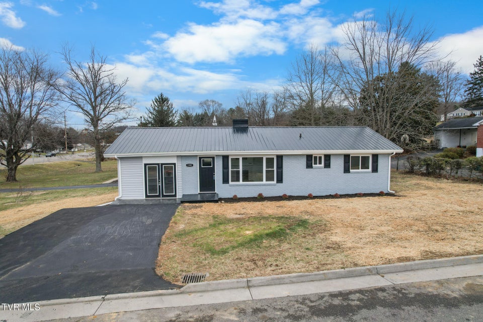 Photo #34: 130 Utah Street