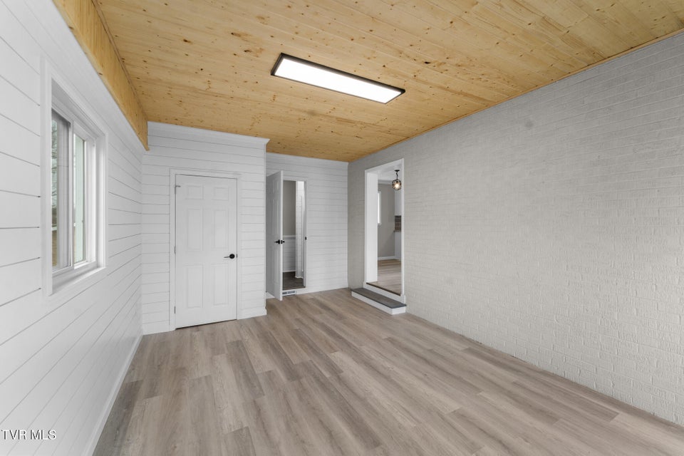 Photo #10: 130 Utah Street