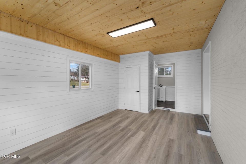 Photo #12: 130 Utah Street