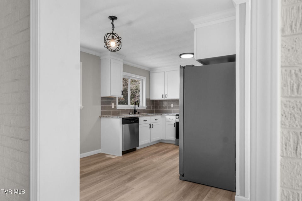 Photo #15: 130 Utah Street