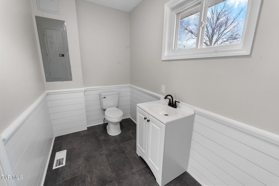 Photo #13: 130 Utah Street