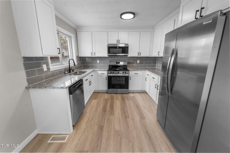 Photo #17: 130 Utah Street