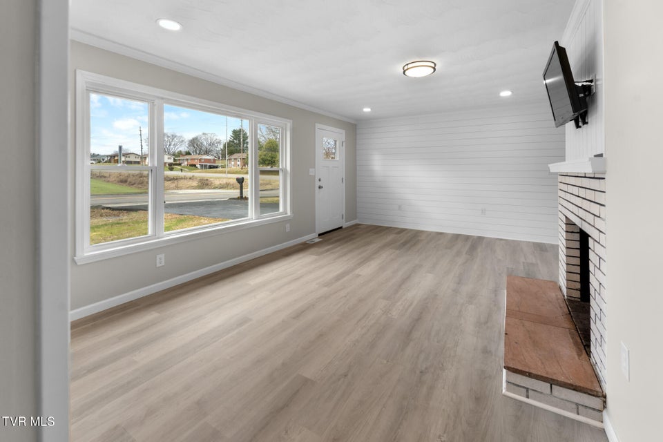 Photo #21: 130 Utah Street