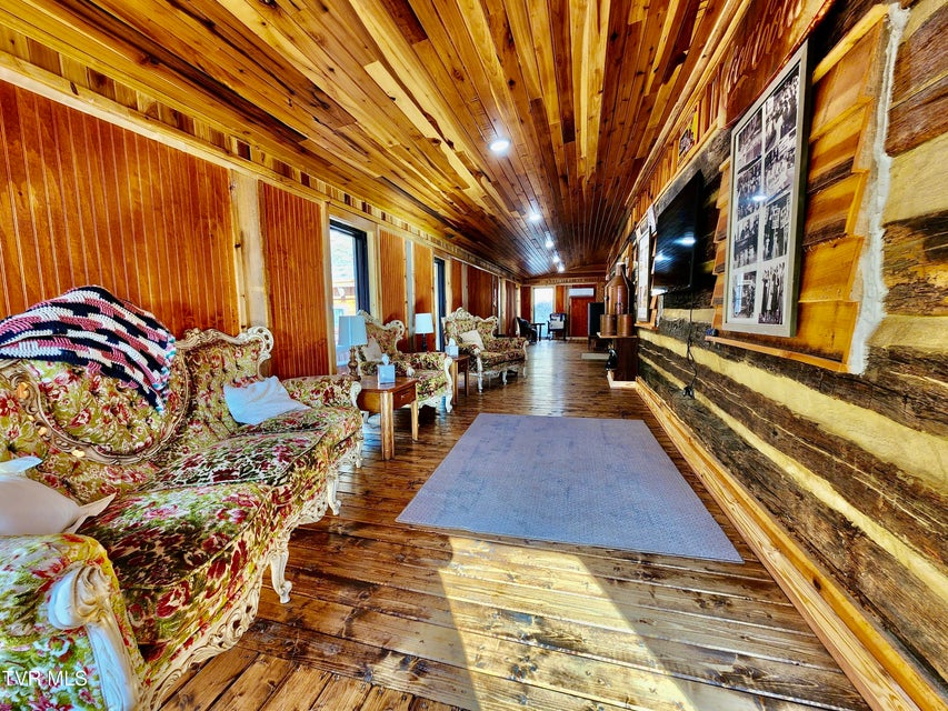 Photo #33: 119 Morris Road