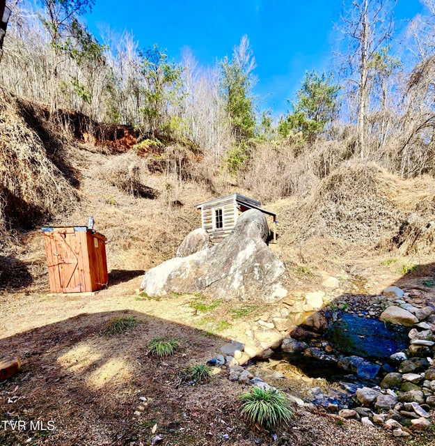 Photo #25: 119 Morris Road