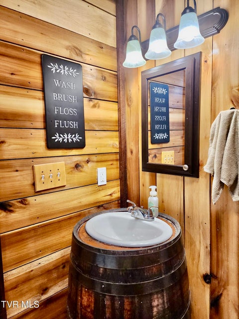 Photo #32: 119 Morris Road