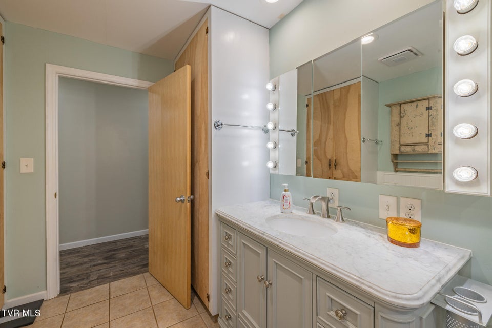 Photo #15: 184 & 202 Sandidge Hollow Road