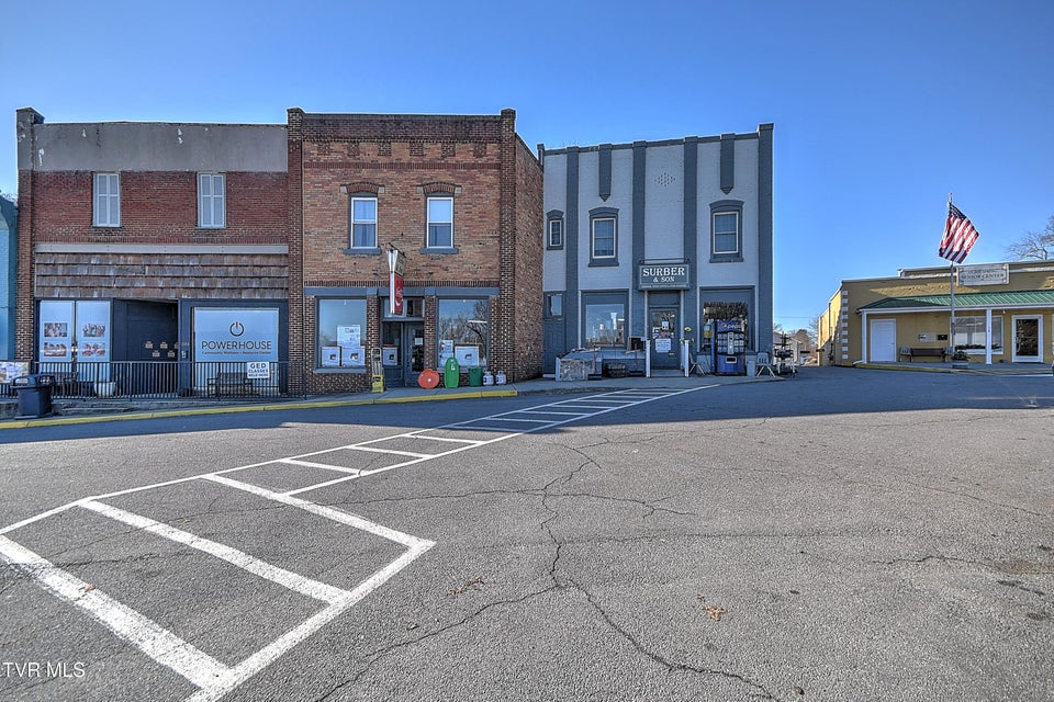 Photo #4: 208 Town Square Street