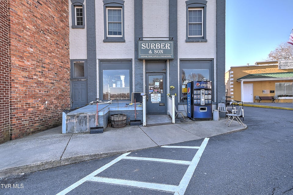 Photo #6: 208 Town Square Street