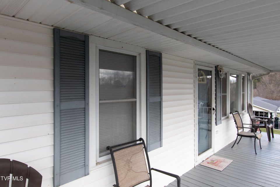 Photo #5: 152 Shaw Street