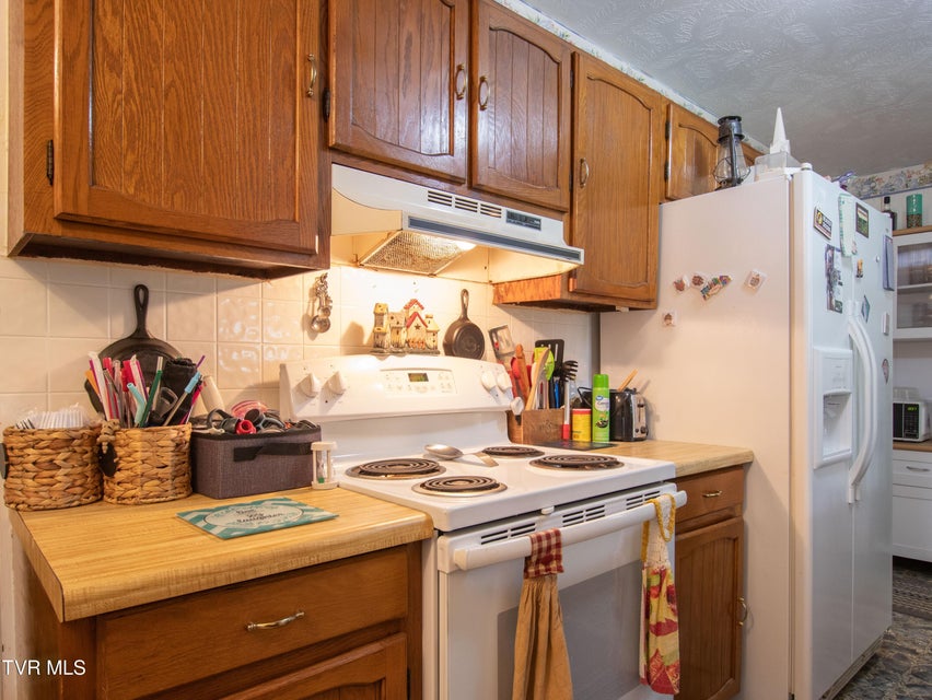 Photo #8: 152 Shaw Street