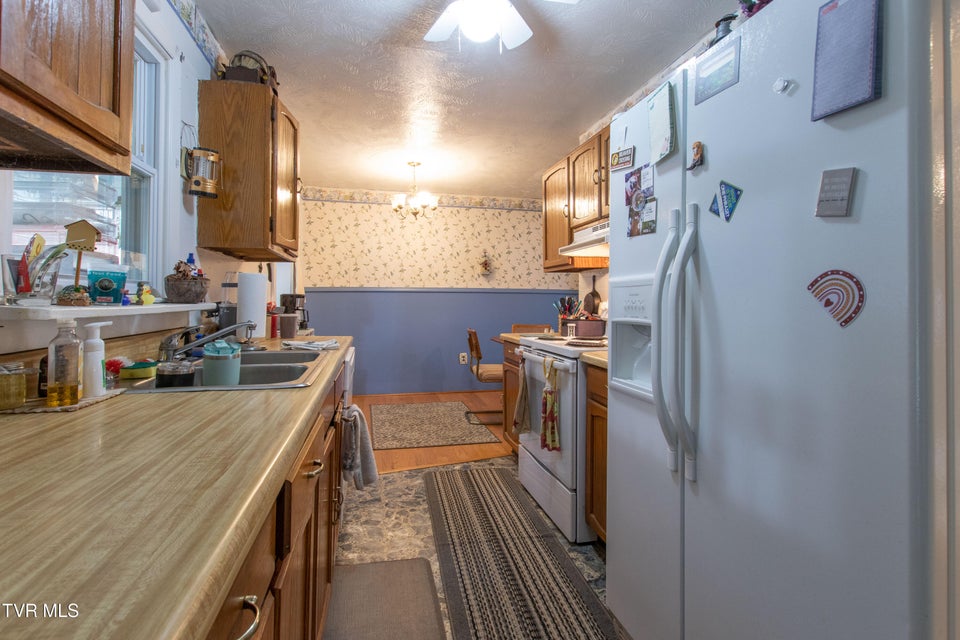 Photo #9: 152 Shaw Street